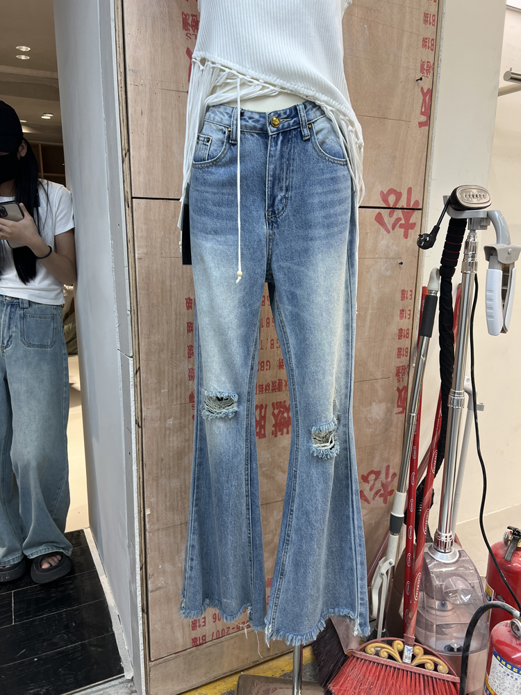 2024年韩版早春新款通勤风韩国东大门修身个性破洞设计牛仔女长裤