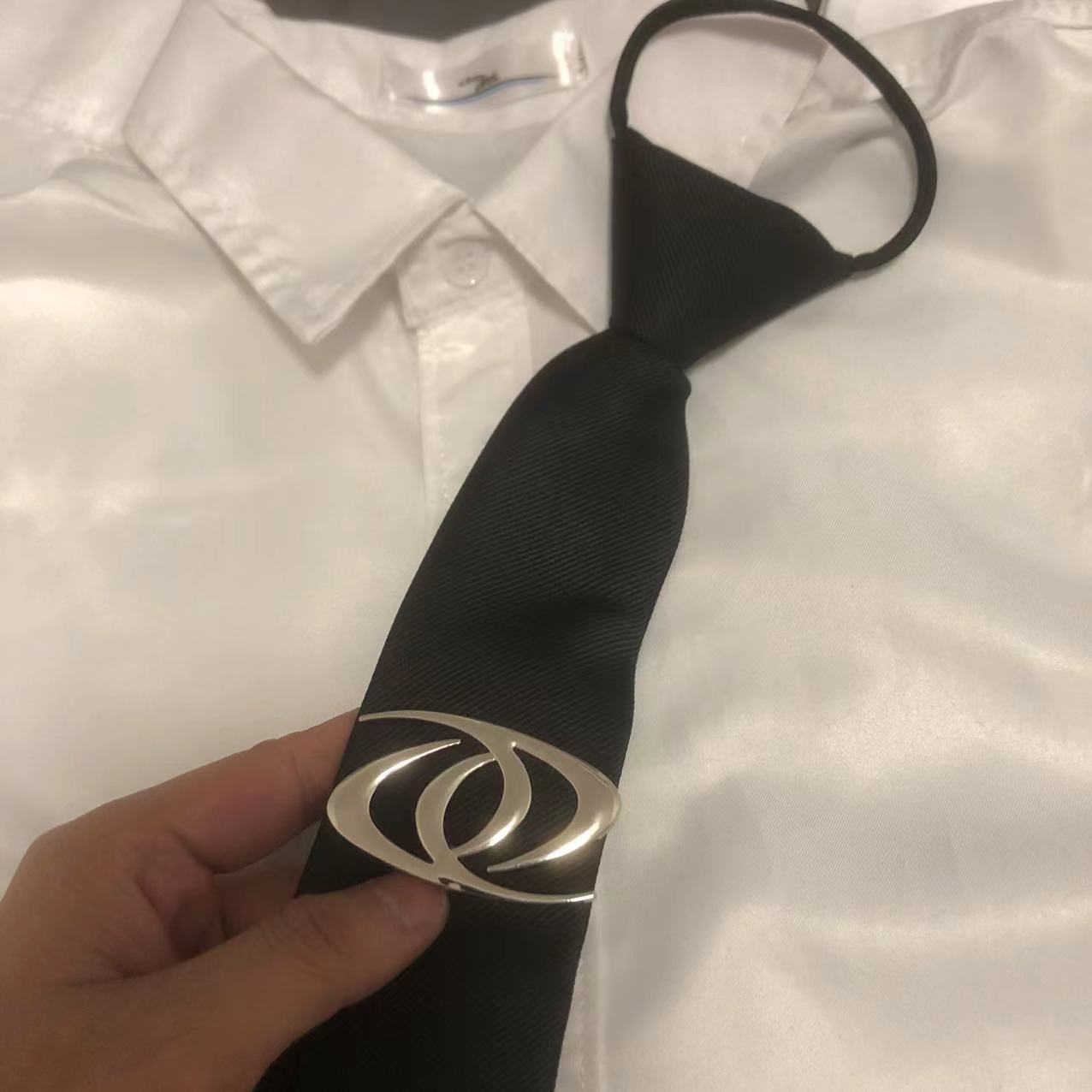 原创设计感小旋风领带百搭衬衫Jk风手缝立体金属标志免打拉链领带