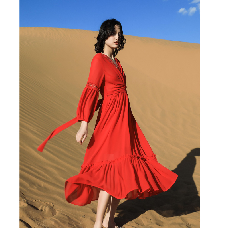 青海湖西藏旅游衣服女夏沙漠拍照衣服茶卡盐湖红色大摆连衣裙超仙