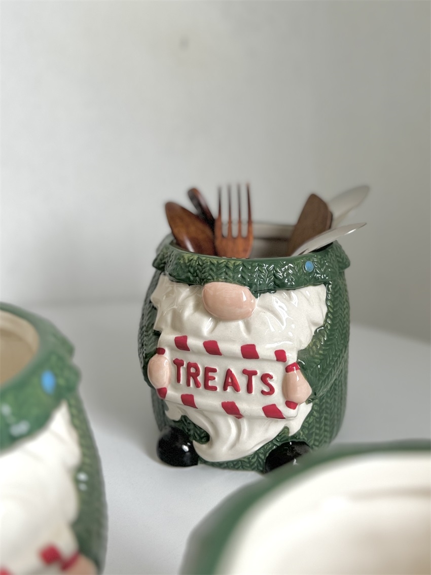 北欧外贸手绘圣诞老人造型收纳罐子 零食刀叉勺吸管存储陶瓷花瓶