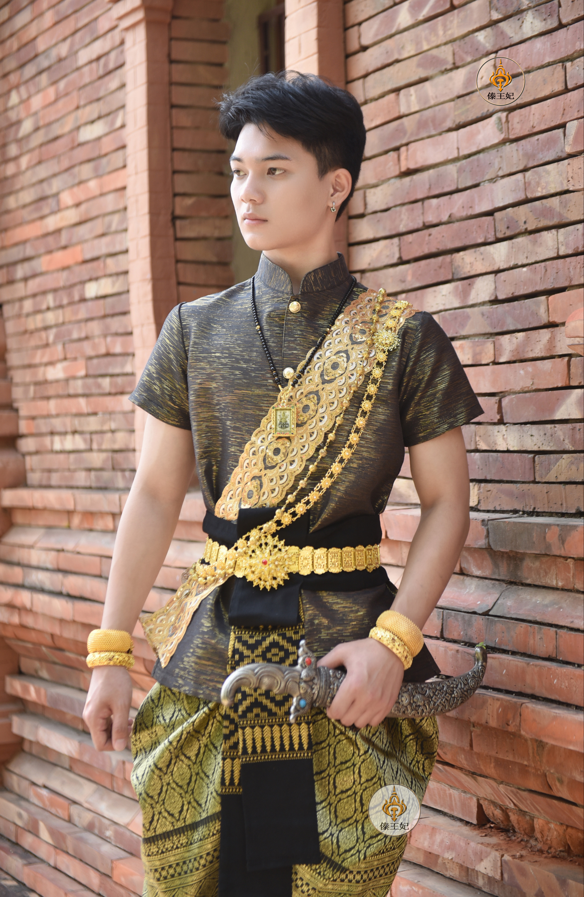 泰国男装修身复古近代传统休闲旅拍工作迎宾短袖纱隆裤走秀拍照服