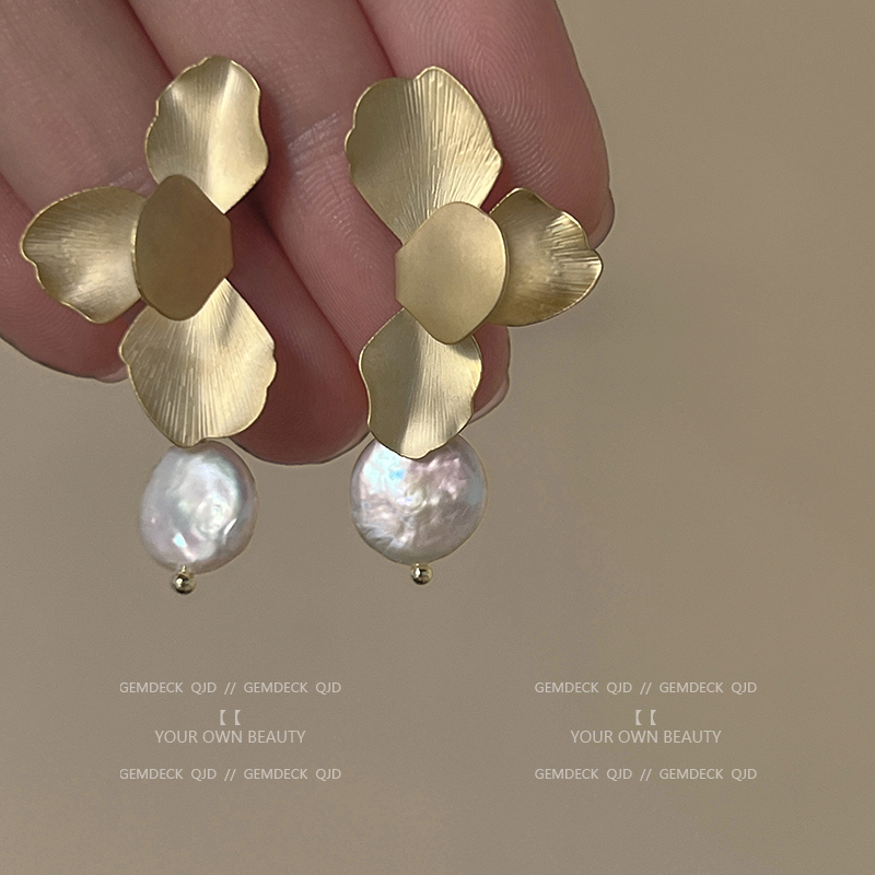 法式复古金属花瓣珍珠耳环高级感小众设计耳夹气质冷淡风耳钉耳饰
