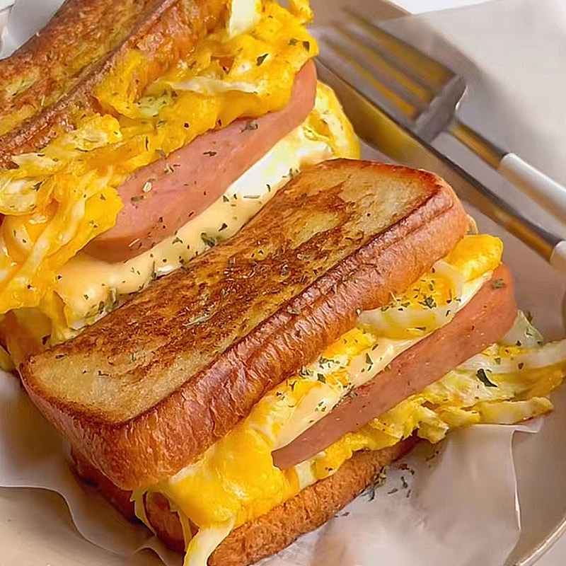 三明治早餐半成品包菜火腿片鸡蛋皮芝士吐司冷冻面包营养加热即食
