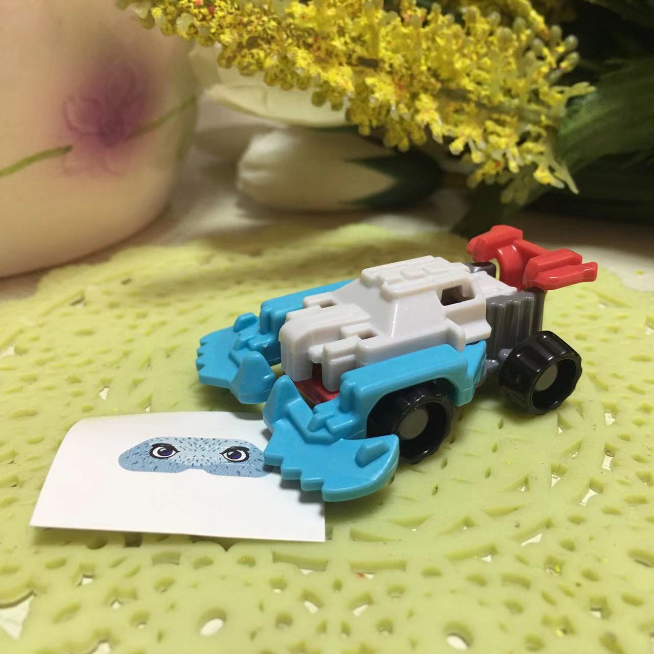 健达奇趣蛋拆出的小玩具挖土机货车拖拉机汽车摆件