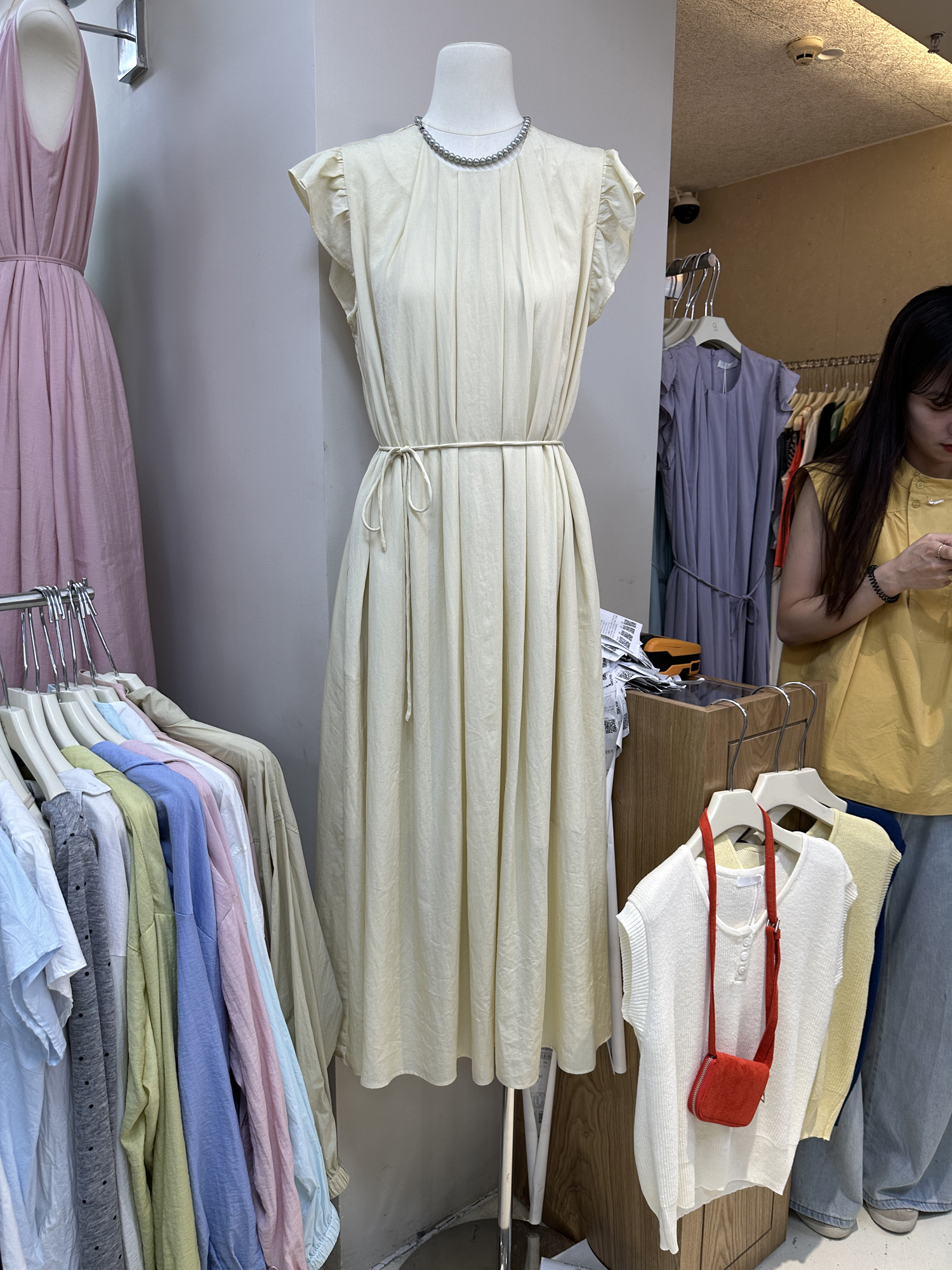 2024夏季韩版宽松搭配腰绳圆领小飞袖压褶设计长款显瘦连衣裙长裙