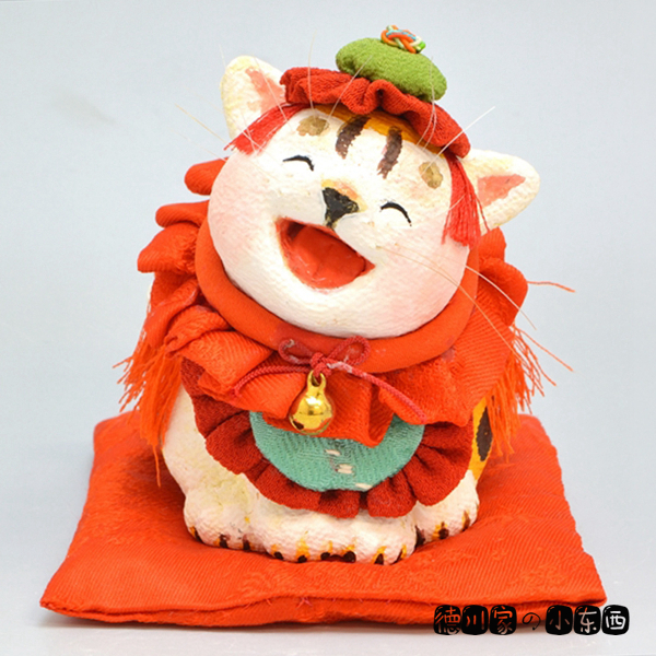 日本代购 匠人手工 红衣娃娃三毛猫 可爱 黏土和纸 民俗工艺摆件