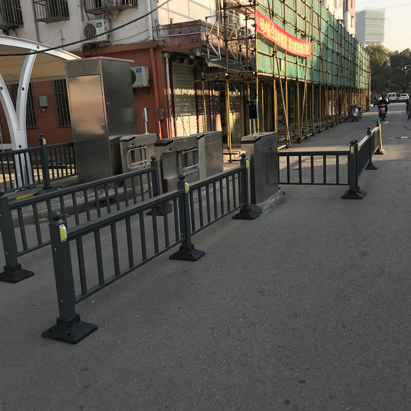 锌钢道路护栏交通设施围栏机非人行隔离栏杆广告厂房小区分隔栅栏