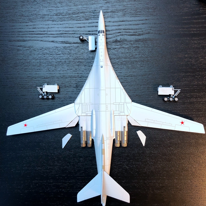 AMER1：200比例合金飞机前苏联TU-160白天鹅战略轰炸机成品模型