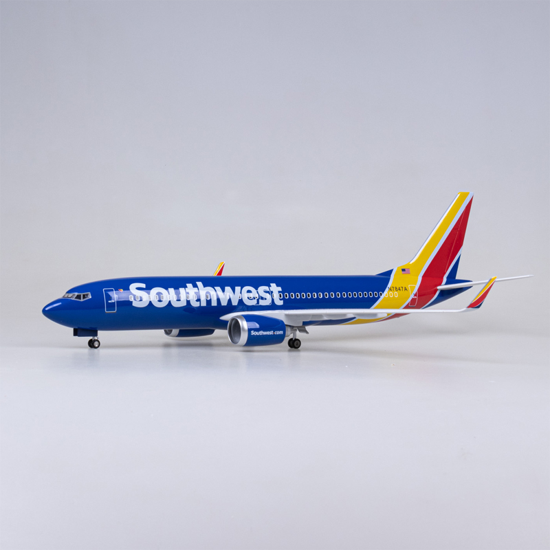 【带轮子带灯】仿真47cm拼装美国西南航空波音737客机飞机模型