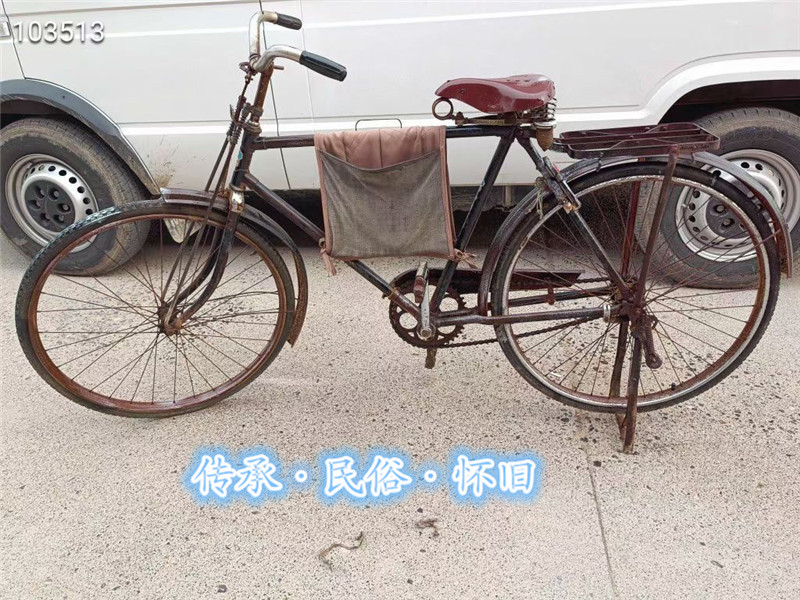 民俗老物件怀旧复古老自行车二八大杠自行车弯把大金鹿自行车80年