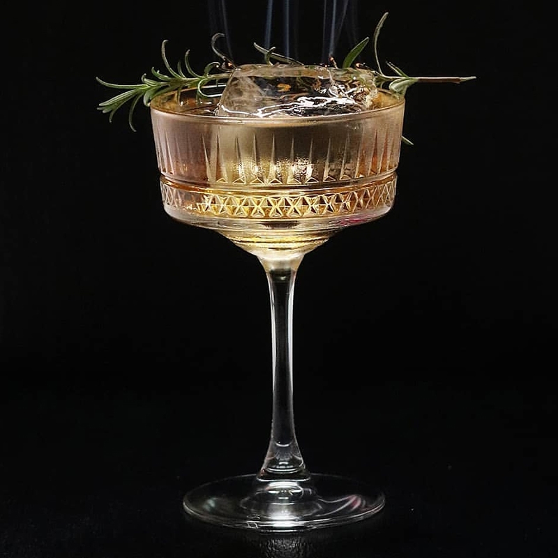 Gin tonic cocktail glass crystal glass goblet gin