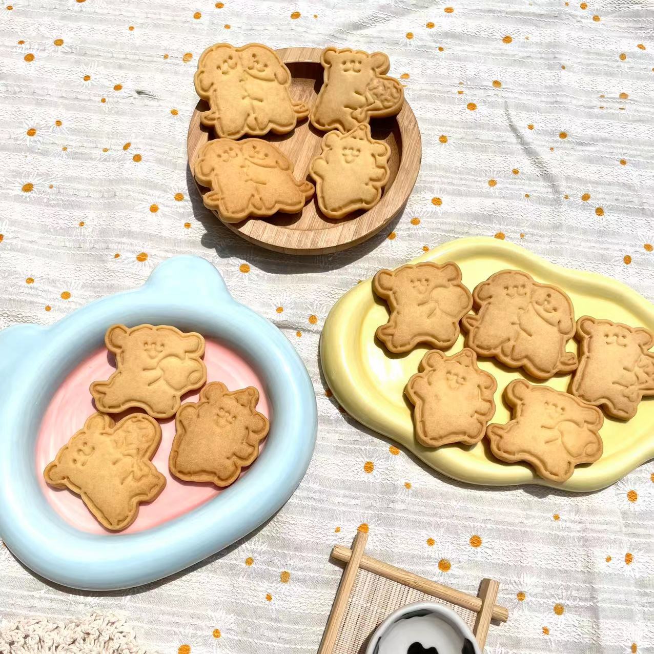 手工曲奇饼干马尔济斯线条小狗表情包儿童节甜品台宝宝宴生日礼物