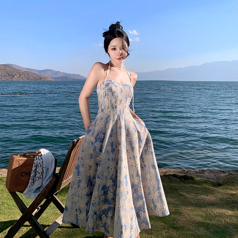 法式蓝色油画碎花吊带连衣裙2024女夏季仙气质感高级感长裙沙滩裙