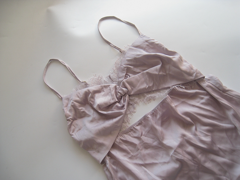 推荐~莫兰迪色淡淡的紫色~缎面拼柔软蕾丝吊带短款睡裙