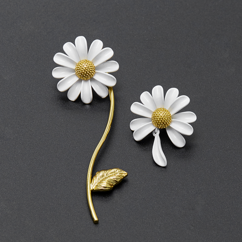 新款潮小众设计清新小雏菊花朵不对称925银针耳钉 修饰脸型耳环女