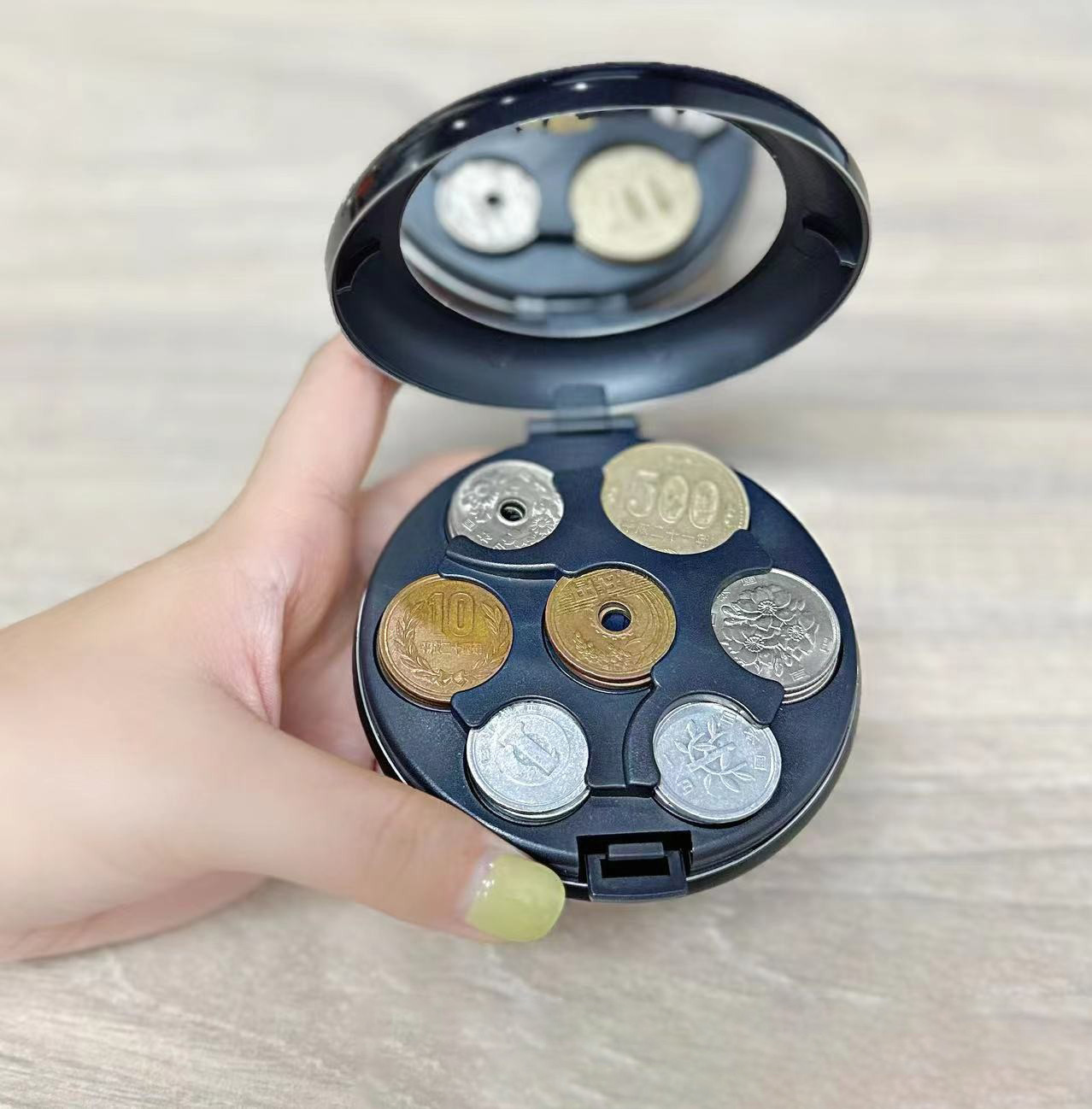 日式塑料圆形日币硬币夹便捷分类创意弹簧卡夹便携式男女款零钱夹