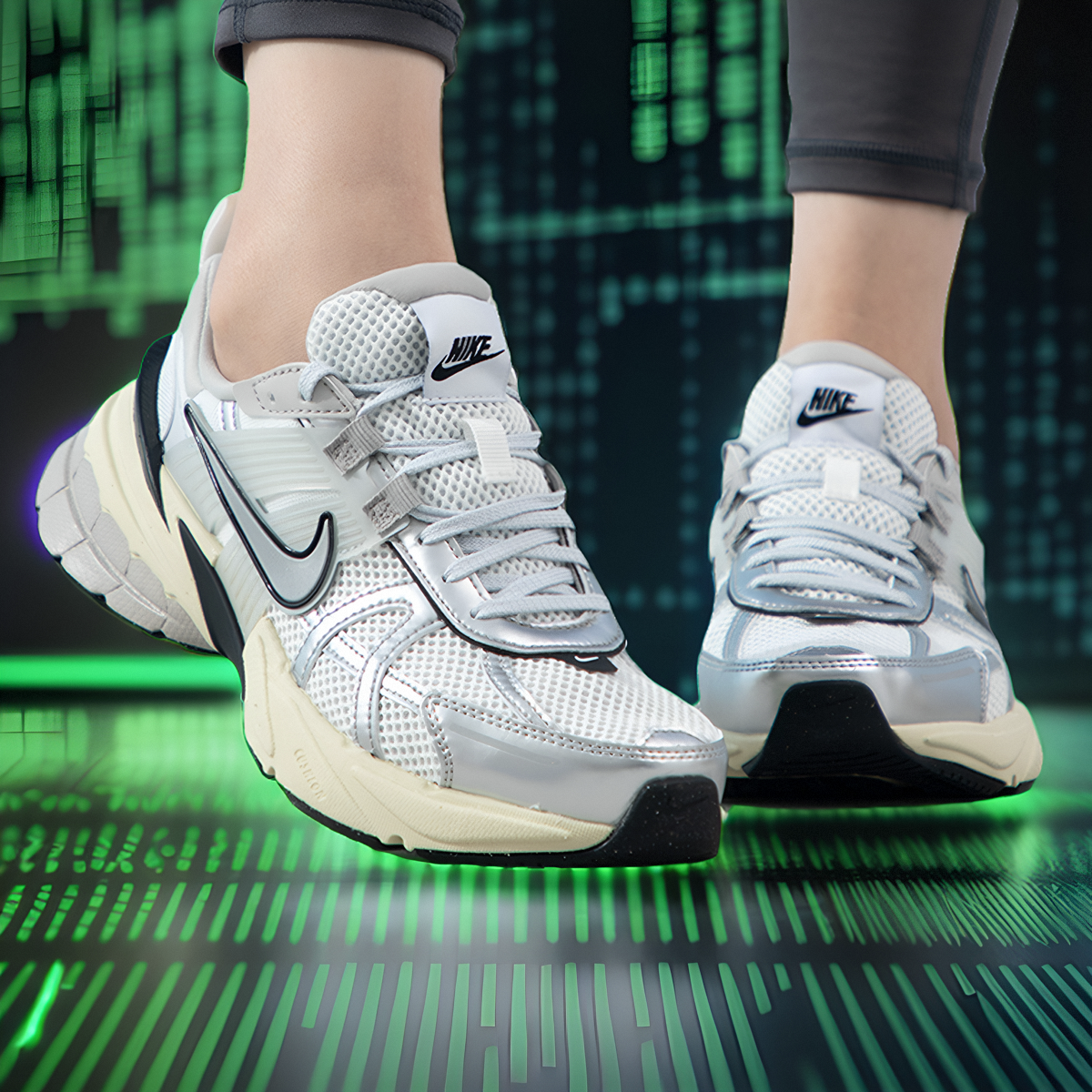 Nike耐克春新款女鞋 V2K RUN复古厚底老爹鞋机能跑步鞋休闲鞋