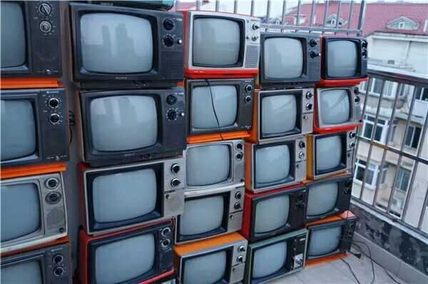 黑白电视机，古董电视机，老式电视机。背投电视，彩电，老式。
