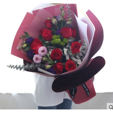 漯河郾城区沙北丹尼斯黄河路会展中心鲜花店母亲节配送玫瑰花束