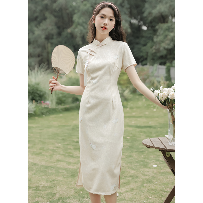 新中式旗袍改良年轻款少女小个子伴娘服晨袍订婚礼服中国风连衣裙