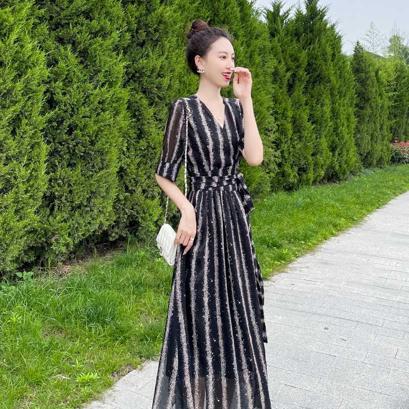 条纹连衣裙女2024夏季新款韩版气质收腰显瘦小个子茶歇法式长裙子
