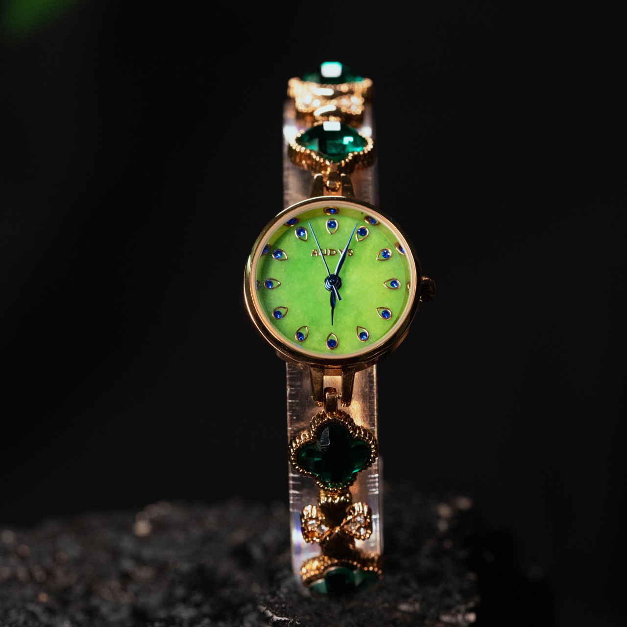 女款小巧时尚绿色水钻四叶草缅甸翡翠手表女腕表绿色女士合金链带
