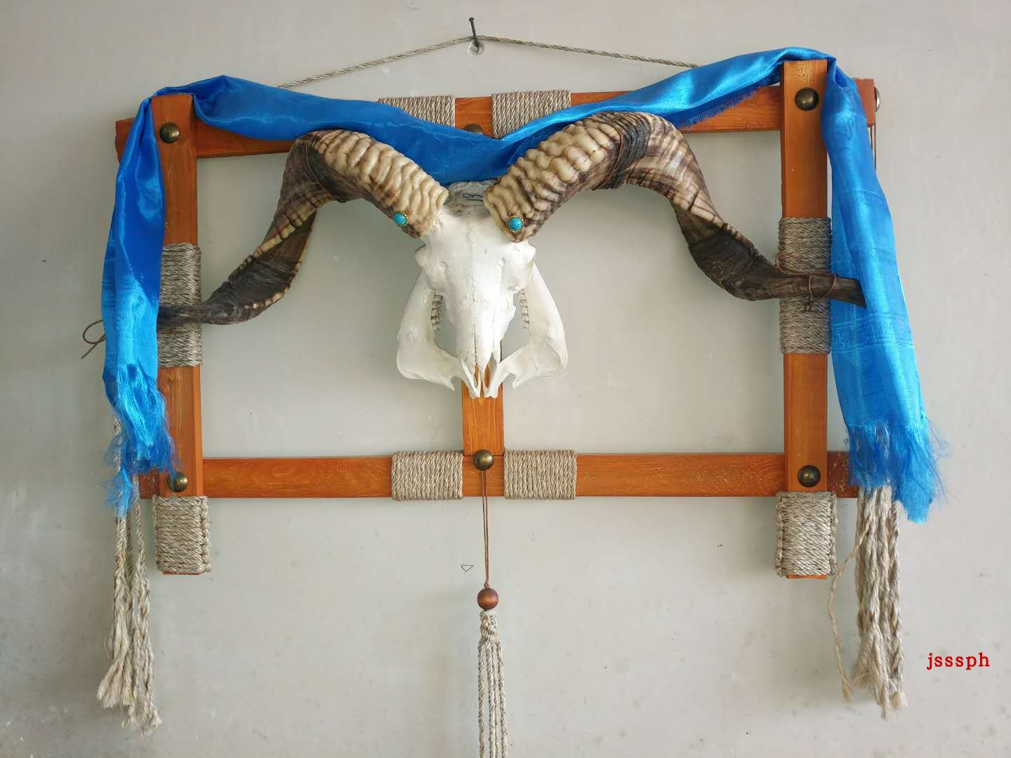 内蒙古木架镶钻羊头骨标本天然真羊头装饰工艺品羊头骨挂饰摆件