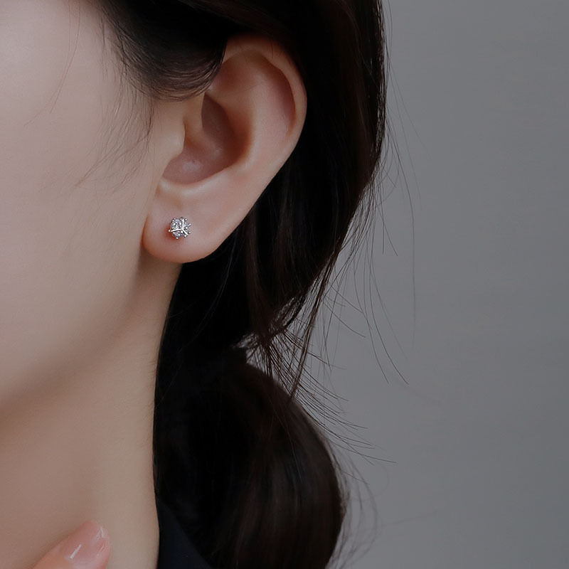 白色锆石孔明锁耳钉圆形立体小花球耳骨钉复古中国风简约新年耳环