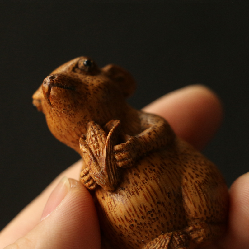 精品名家刘卫强纯手工雕刻“小老鼠”手把件竹根雕把玩生肖鼠摆件