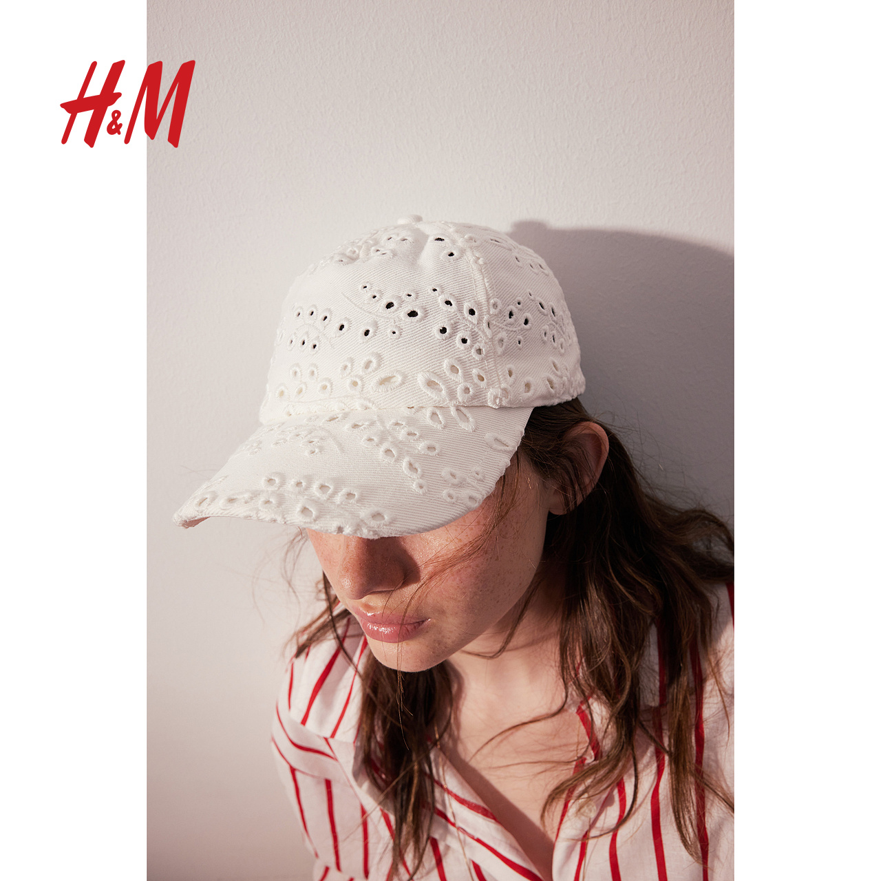 HM女士配件帽子棉质镂空刺绣设计感吸汗带可调节鸭舌帽1220520