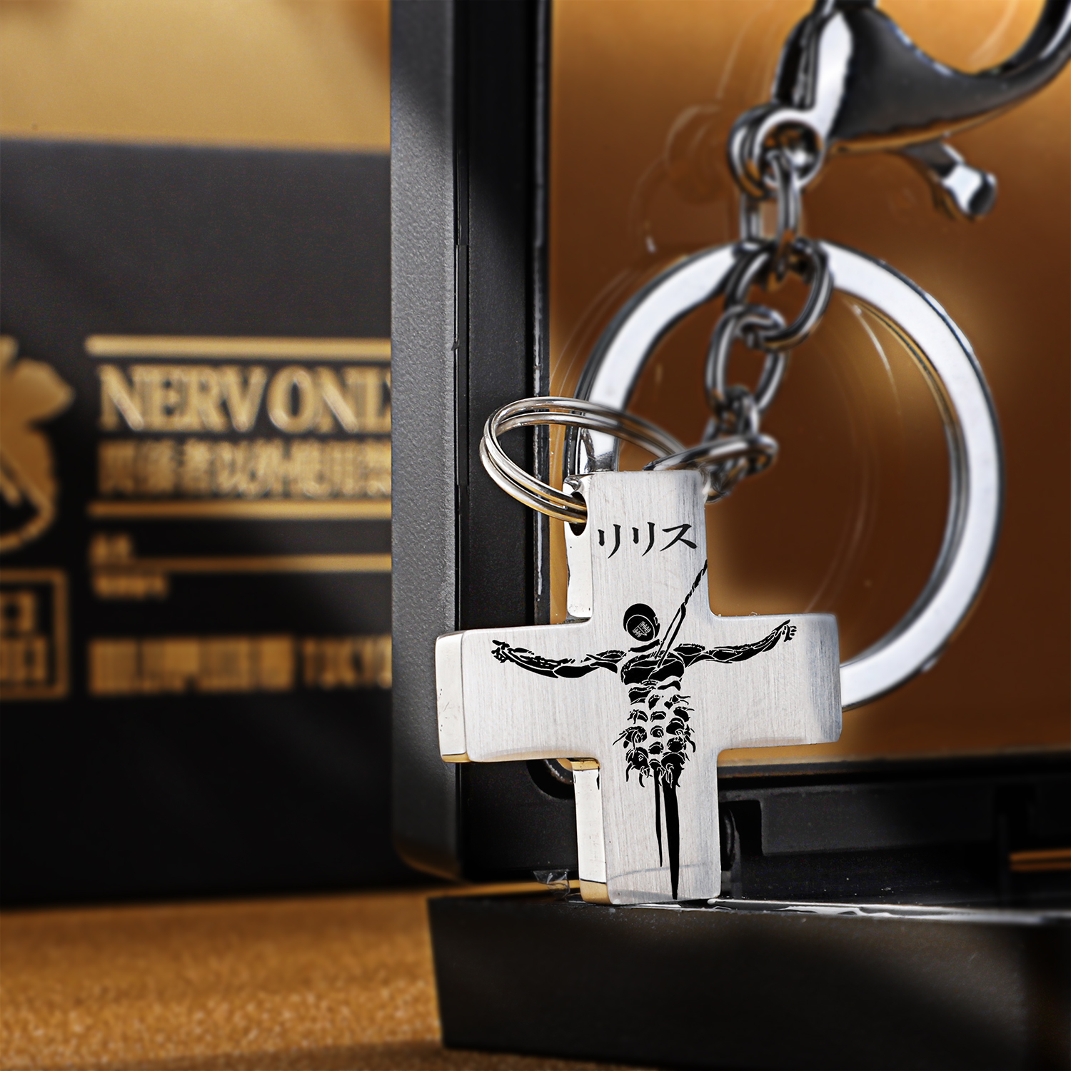 EVA吊坠新世纪福音战士钥匙扣葛城美里十字架钛钢挂件信仰包包挂
