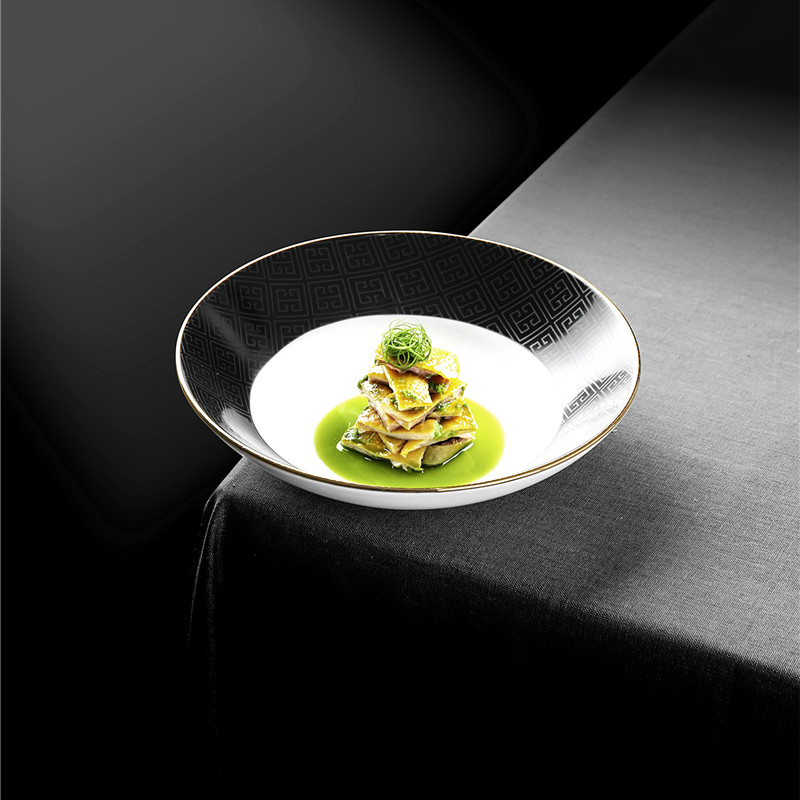 酒店高级黑色创意精致私房菜融合菜分子网红凉菜好看的位上陶瓷盘