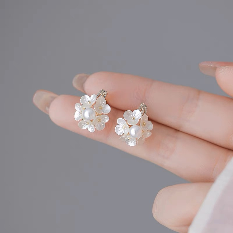 清新风珍珠花朵耳环甜美优雅小众设计S925银针防过敏贝壳耳钉耳饰