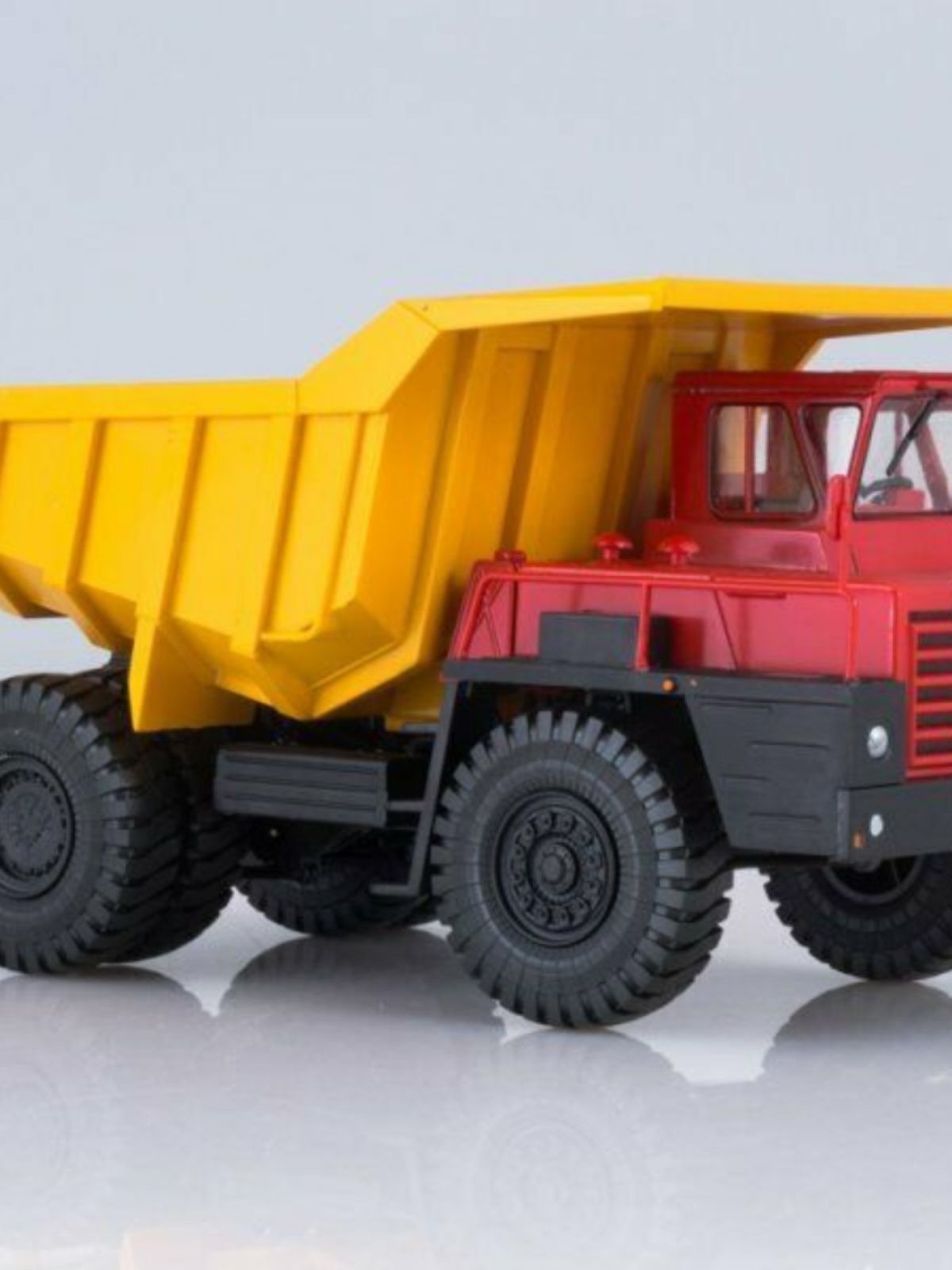 外贸1/43合金车BELAZ 540 苏联别拉斯自卸车大型矿运卡车模型摆件