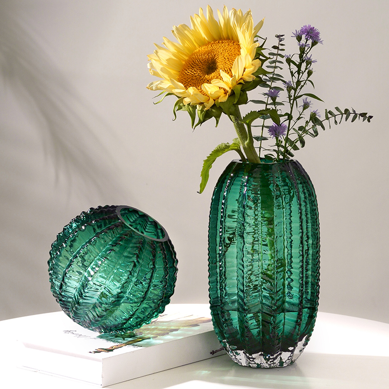 绿色玻璃花瓶