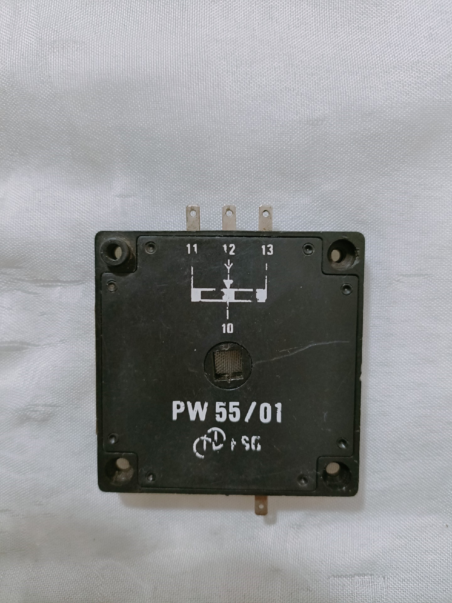 PW55/01 FSG电位计共两个，照片1-4为一个，照片五议价