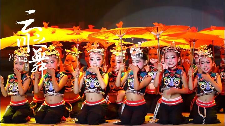 三月三土家族服装儿童舞蹈演出服女儿会苗族壮族彝族56个少数民族