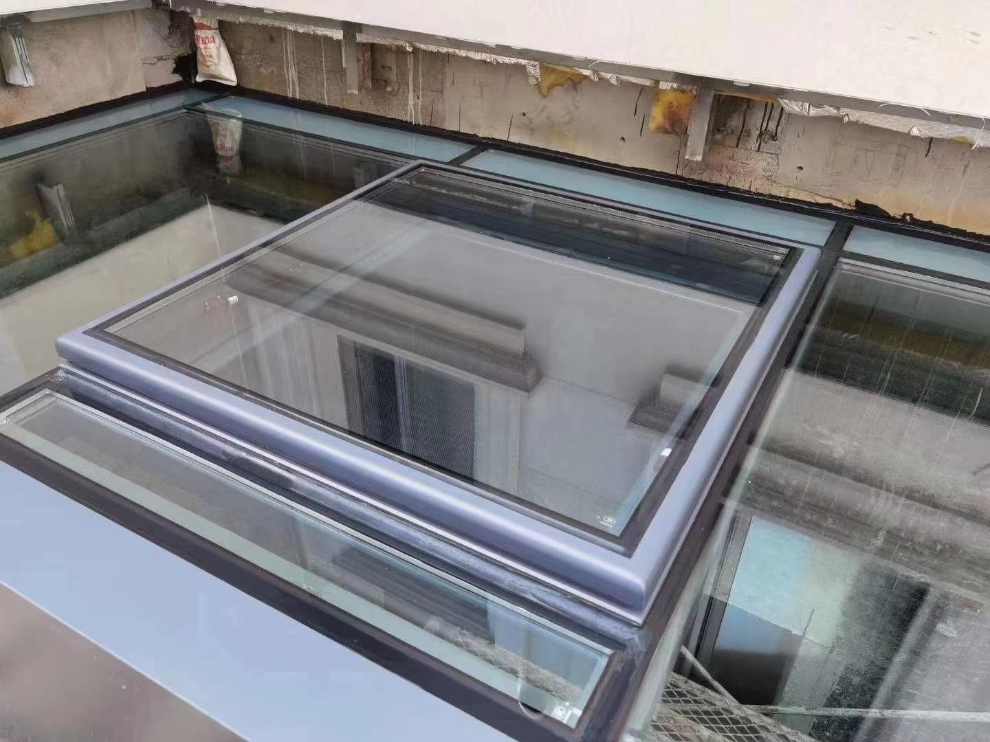 阁楼地下室采光井手动电动铝合金平移天窗斜屋顶阳光玻璃房顶定制