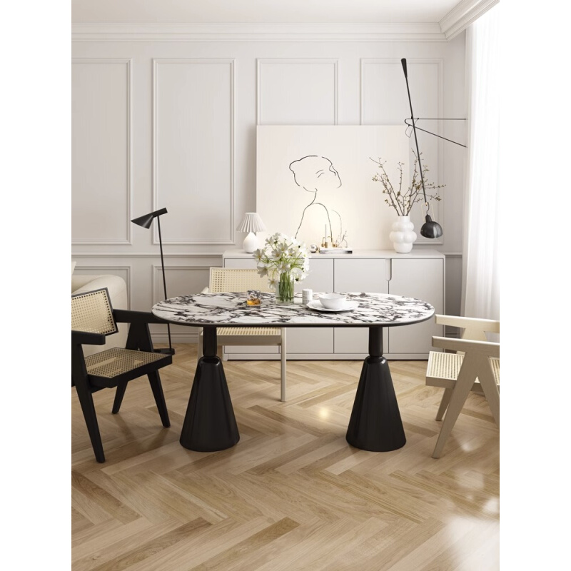 法式餐桌复古风纯黑色岩板椭圆形简约高端家用新款圣杯歺桌椅组合