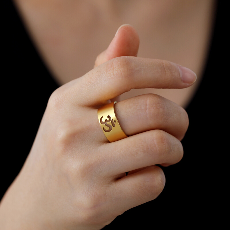 现货个性简约印度瑜伽镂空符号女性标志戒指不锈钢情侣款戒指