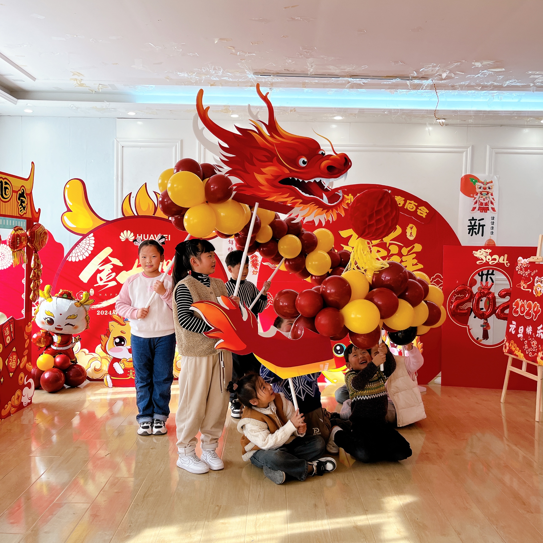 节日创意舞龙气球中华幼儿园环创泡泡龙道具小学运动会入场舞龙