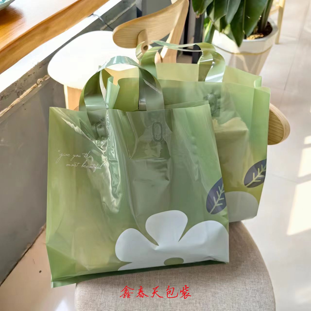 服装店用墨绿色山茶花手提袋加厚14丝装衣服的袋子大塑料包装袋子