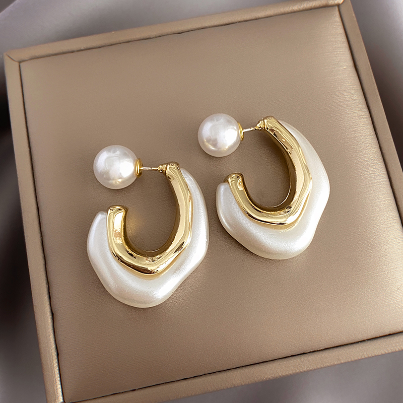 白色异形珍珠耳环女夏轻奢珠光耳钉2024年新款潮高级感小众耳饰品
