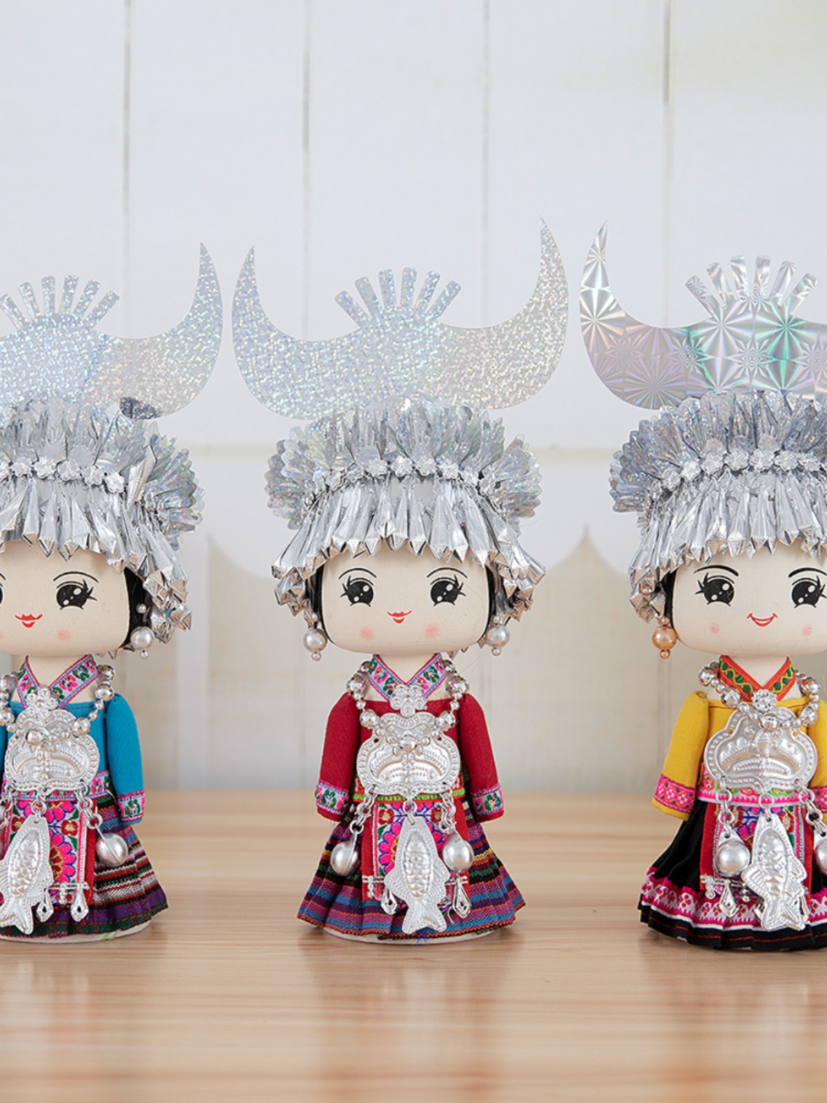 新品广西少数民族壮族苗族特色饰品摆件送礼木偶娃娃纯手工艺品伴