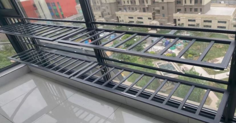 阳台多功能折叠护栏晾衣架铝合金材质晾衣置物防护美观坚固实用可