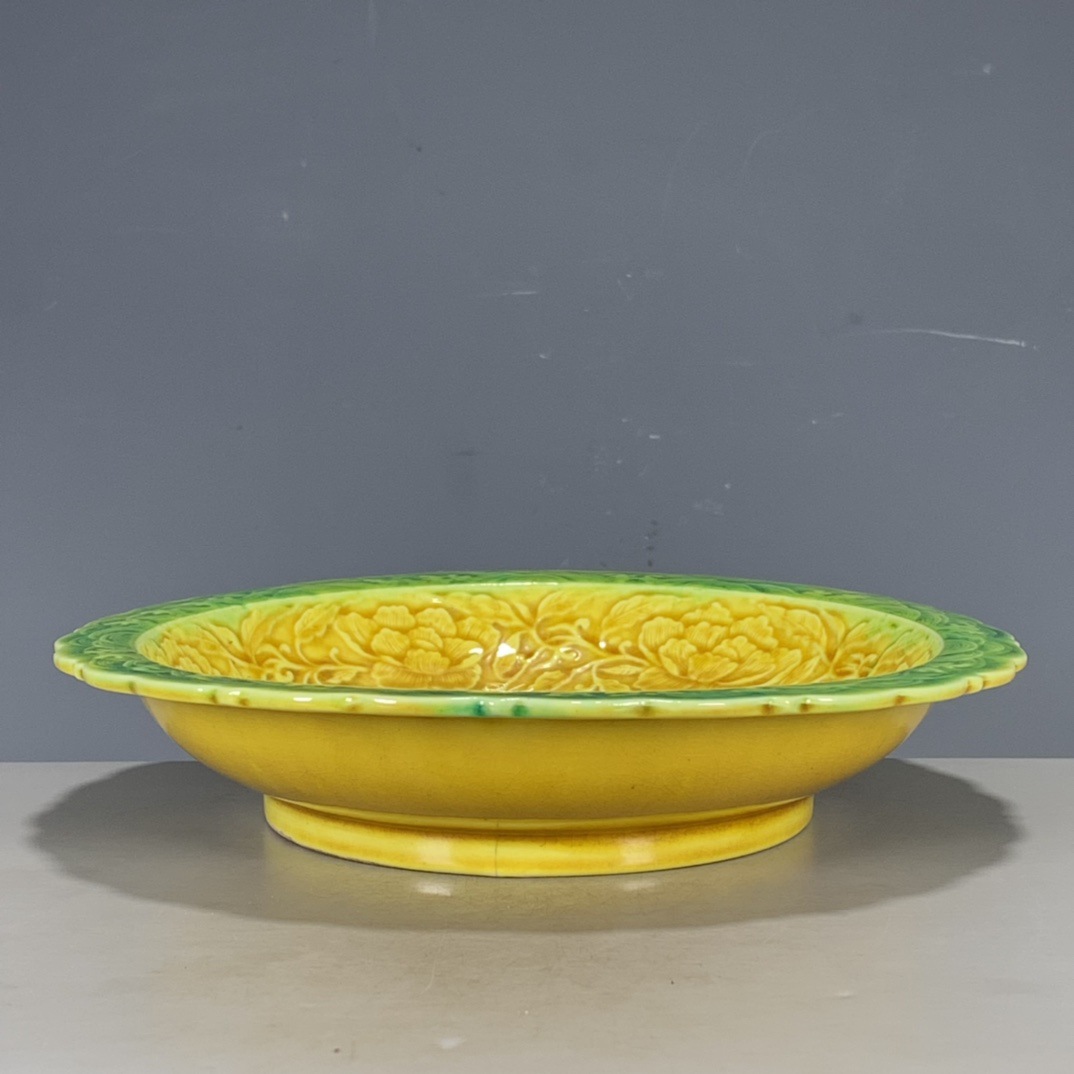 古玩 瓷器收藏明代弘治年制黄釉浮雕花卉凤纹素三彩赏盘