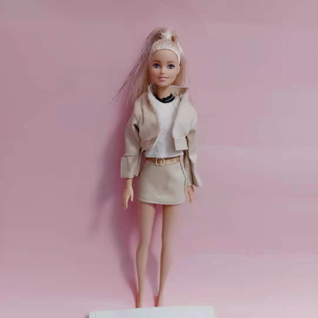 买二送一 29-30厘米左右瘦芭比娃娃穿的皮裙套装 休闲 毛衣套装