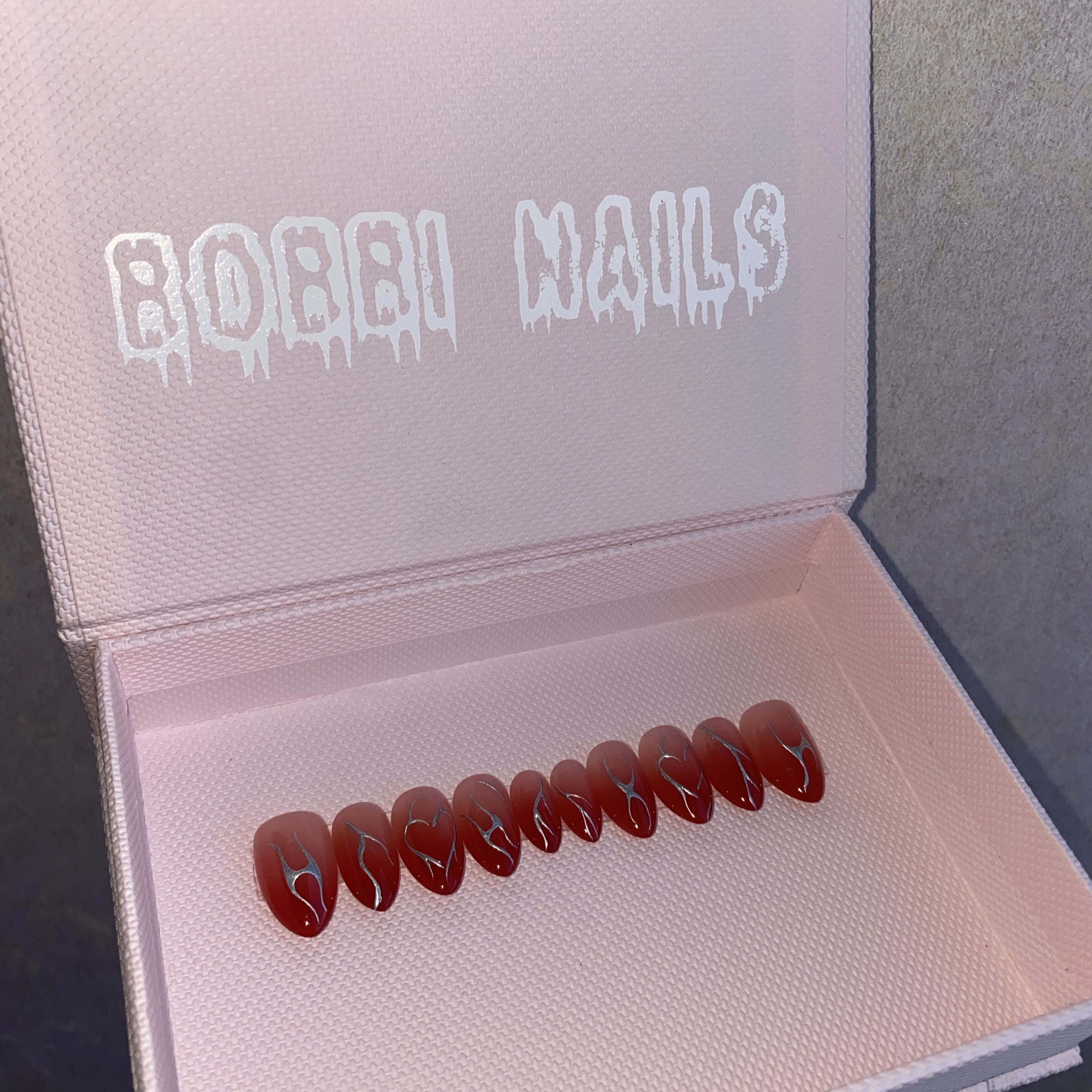 BOBBINAILS欧美红色系渐变手绘金属线条科技感可拆卸穿戴甲