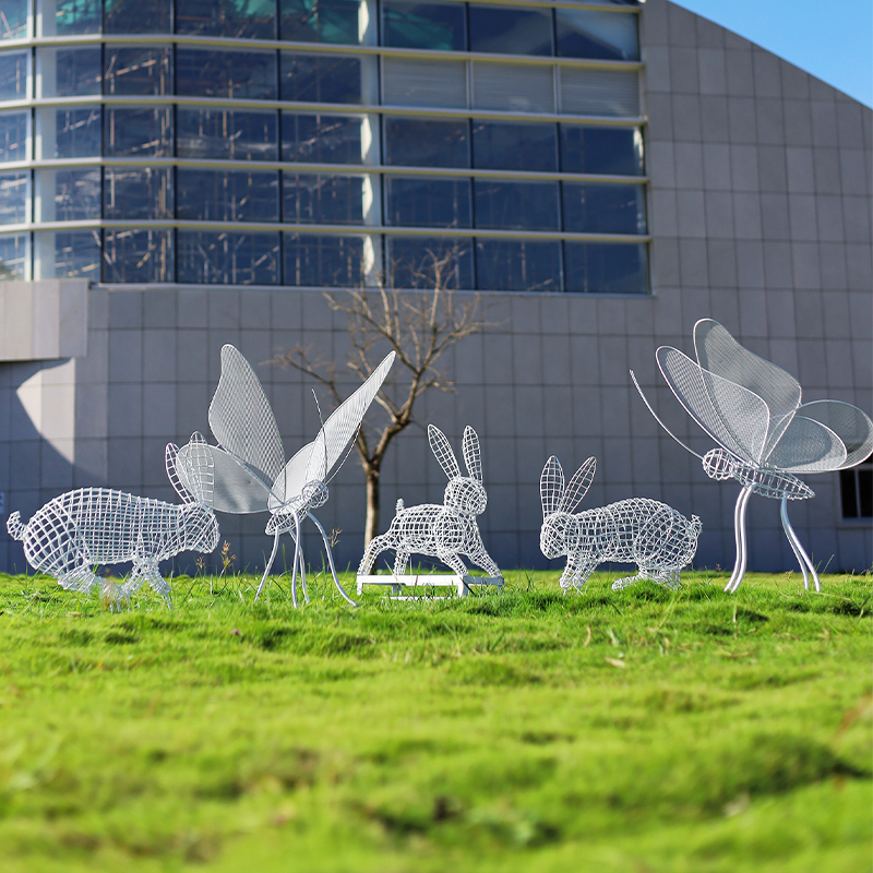 不锈钢镂空蝴蝶兔子雕塑草坪公园林仿真发光户外铁艺昆虫装饰摆件