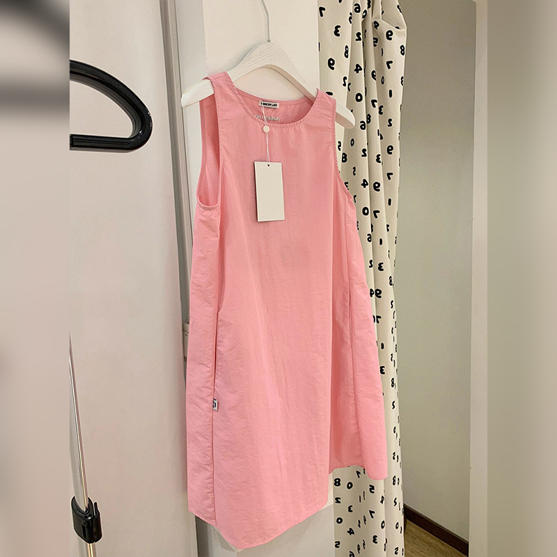 品牌专柜高端外贸女装今年流行小个子无袖连衣裙2024新款粉色长裙